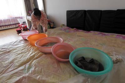 根河楼上漏水，住户失联，小区没物管，业主维权难！律师来支招……